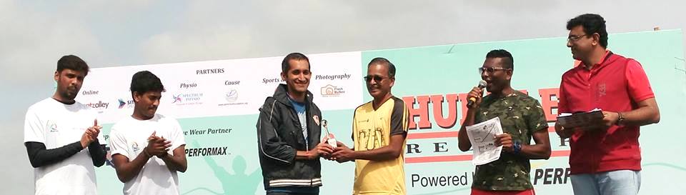 Rakshith Shetty receives an award